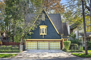 Historic Carriage House Near Downtown Cleveland!